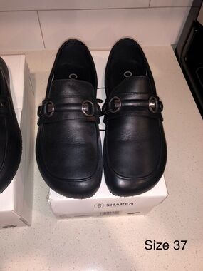 Shapen Versa Barefoot Loafers Black Size 37 Brand New